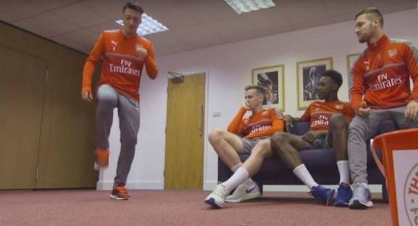 بالفيديو.. أوزيل يستعرض مهاراته بعملة نقدية!