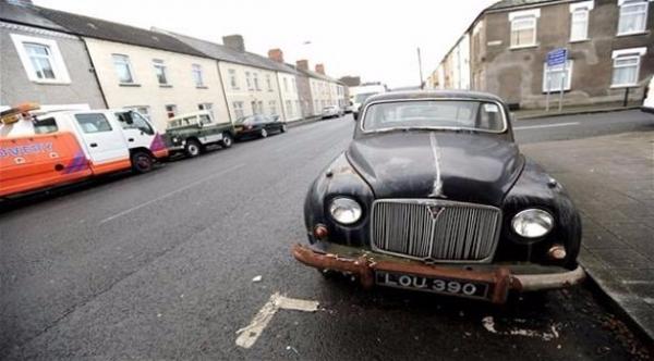 لماذا أصبحت هذه السيارة القديمة من معالم ويلز الشهيرة؟  شاهد الفيديو
