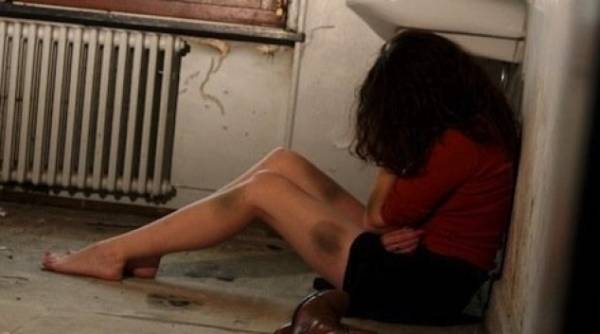 طفلة تونسية عمرها “15عاماً” تضع مولوداً من زوج شقيقتها البالغ “70عاماً” .. واعترافاتها صادمة!