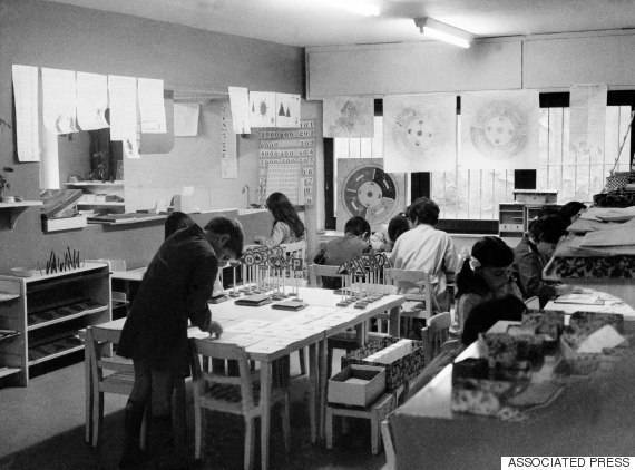 افتتحت أول مدرسة مونتيسوري عندئذ كاسا دي بامبيني في عام 1907