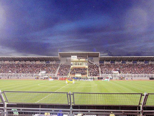 تخصيص 75  للوحدات و 25 للفيصلي من سعة المدرجات