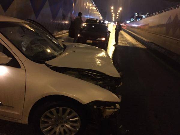 تدهور مركبة داخل نفق الكيلو  صور