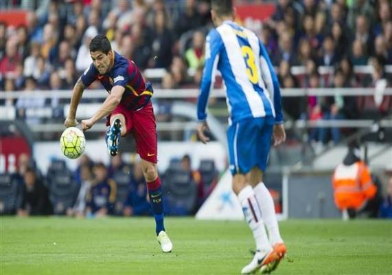 برشلونة يجدد عقد سواريز حتى 2021