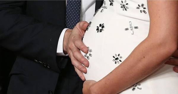 بريطانيا تقر عملية الطفل ثلاثي الآباء