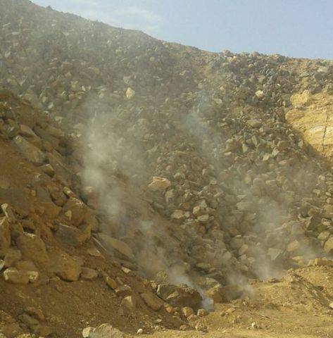 أبخرة وغازات من باطن الأرض بالبحر الميت تثير حفيظة مواطنين