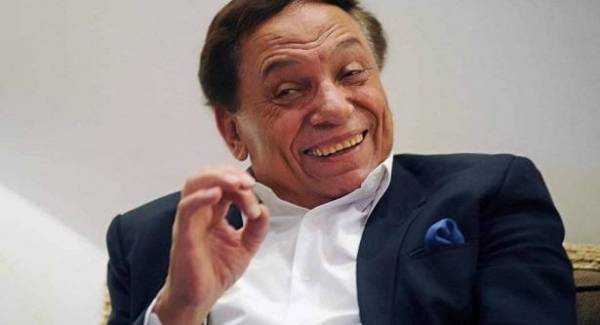 تعرف على سبب إقفال عادل إمام لهاتفه بعد وفاة زملائه