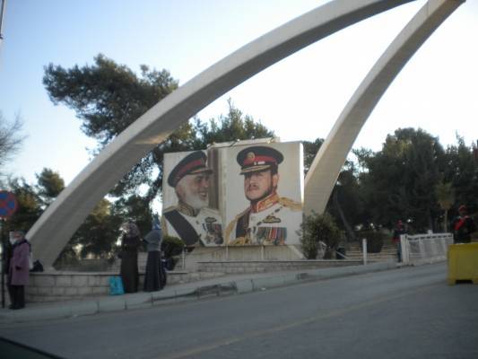 مصابون باشتباكات الكرك يصلون المدينة الطبية