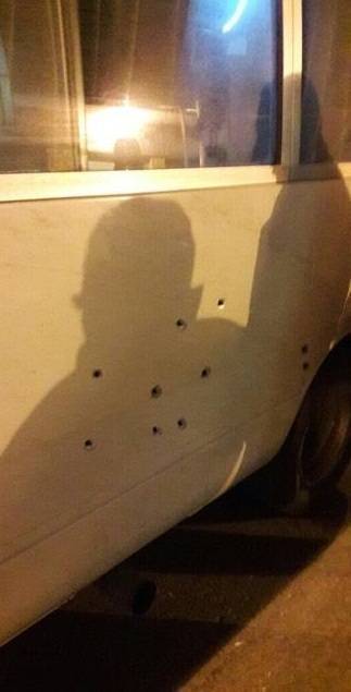 مجهولين يطلقون النار على باص عمومي في منطقة وادي موسى
