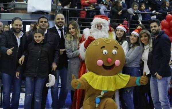 بالفيديو  رامي عياش يغني ويرقص مع ألف طفل.. شاهدوا ماذا حصل!؟