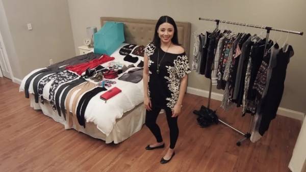 لن تصدق كم غرضاً حزمت هذه الفتاة في حقيبة يدها  فيديو