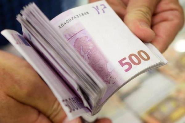 تحذير من عمليات المضاربة على العملات في السوق المحلي