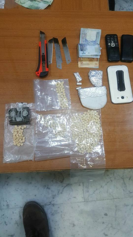 ضبط العشرات من مروجي المخدرات بمداهمات امنية  صور