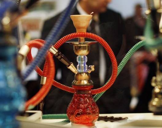 الارجيلة تطيح بنجم كروي جديد – صور