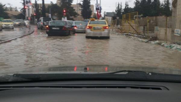 أجواء باردة وغائمة وماطرة اليوم