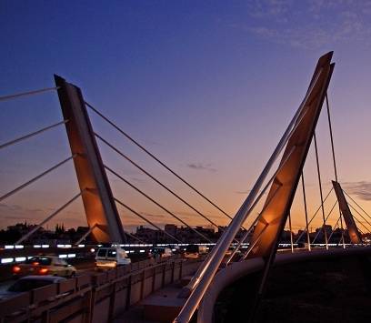 محاولات انتحار لطلبة التوجيهي من فوق جسر عبدون .... فيديو