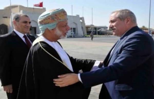 جوده ينقل دعوة ملكية للسلطان قابوس لحضور القمة العربية