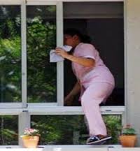 شبكات ومكاتب غير مرخصة تقف وراء هروب عاملات المنازل