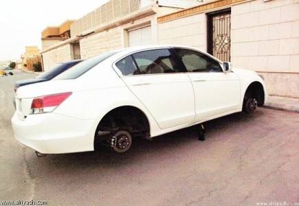 ضبط 4 طلاب مدارس امتهنوا سرقة الإطارات في الزرقاء