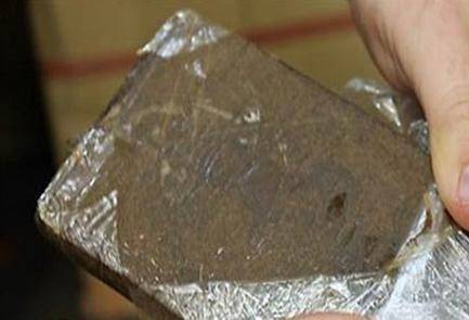 ضبط مركبة بداخلها حشيش و100 حبة مخدرة بالبادية الشمالية