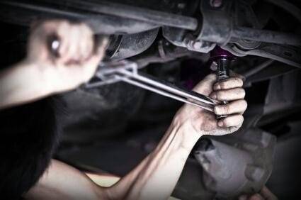 وفاة ميكانيكي اثر انزلاق مركبة عليه بالرصيفة