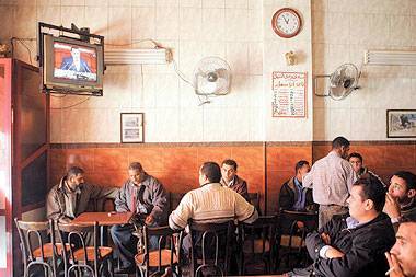 إغلاق 12 مقهى بدون ترخيص