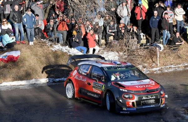 وفاة متفرج بحادث دهس سيارة رالي.... فيديو