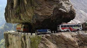 شاهد أخطر 5 طرق في العالم!(فيديو)