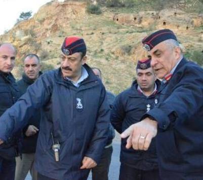 إنهيار جبل يغلق طريق عمان إربد كليا(صور وفيديو)