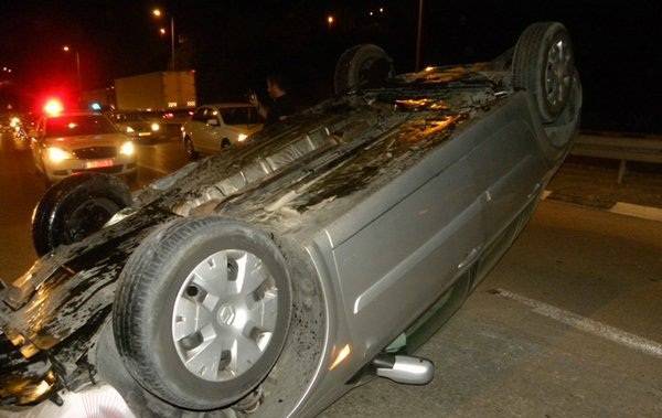 3 اصابات اثر انقلاب مركبة في ناعور