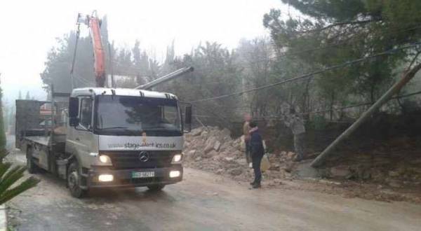 انهيار سور بماحص نتيجة تجمع المياه(صور)