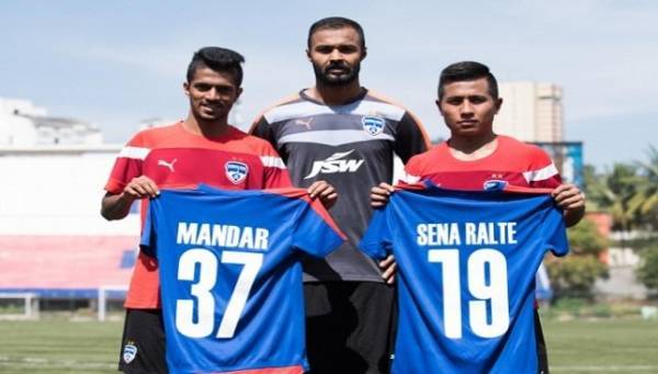 بينغالورو الهندي يصل عمان لملاقاة الوحدات