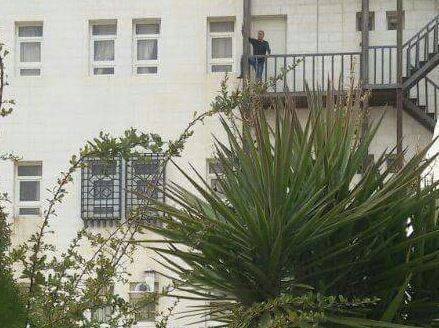 طالب يحاول الانتحار في جامعة البلقاء التطبيقية... صور