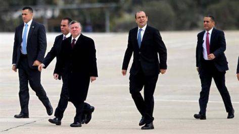 الملك في واشنطن: خدمة للمصالح الأردنية ودفاعاً عن المصالح العربية والأسلامية