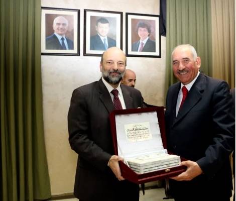 الرزاز يكرم الذنيبات