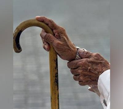 إعفاء فئة الـ 70 عاما من اشتراك التأمين الصحي