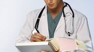 «أطباء الصحة» تطالب بتعديل نظام الحوافز ومنحهم «الإضافي» وبدل الاقتناء