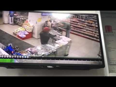 عصابة مسلحة تسطو على صيدلية في ماركا(فيديو+تفاصيل)