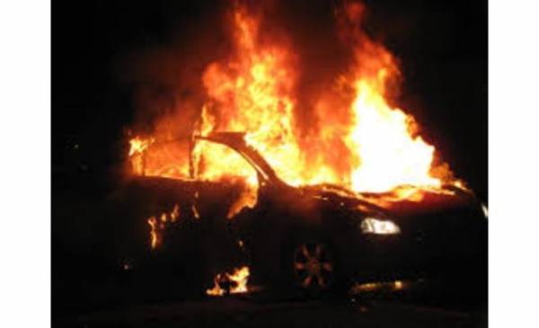 تفاصيل .. إخماد حريق بمركبات مشطوبة بالمنطقة الحرة