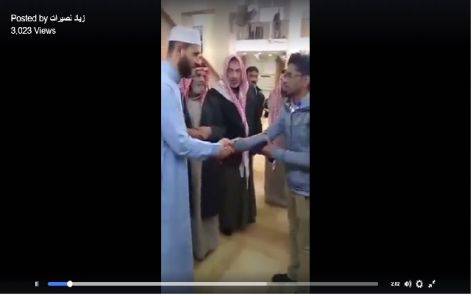 بالفيديو.. شاب سيريلانكي يعلن اسلامه في الرمثا