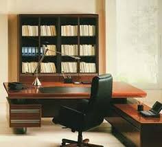 رئيس مجلس ادارة بنك يحلق  لمساعده المقرب ويختار اخراً لمنصب المدير العام 