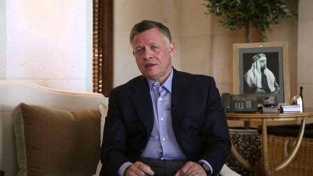 جلالة الملك يلتقي كّتابا صحفيين وإعلاميين في الديوان الملكي