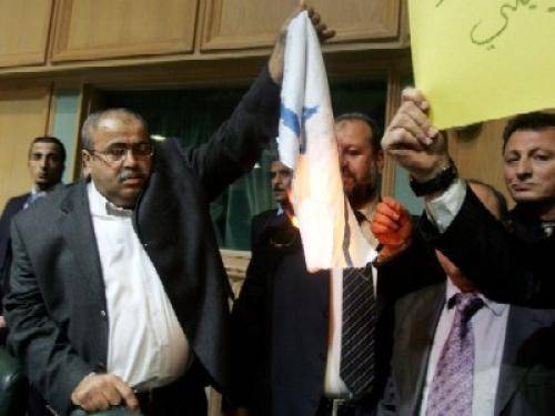 نواب يطالبون باستدعاء السفير الإسرائيلي