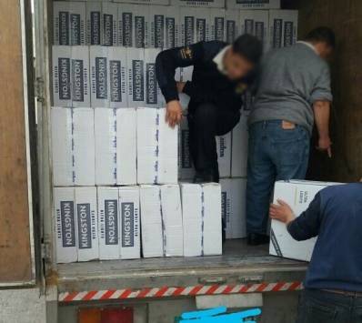 شبهة تورط رجال من الجمارك في تهريب دخان