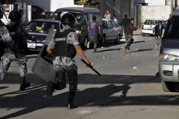 شغب وحرق منزلين في مأدبا على خلفية مقتل مواطن