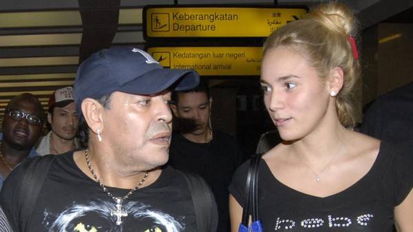 فندق في مدريد يستدعي الشرطة لمارادونا وصديقته