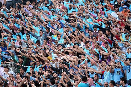 ماذا فعلت جماهير الفيصلي على دوار المدينة الرياضية... فيديو