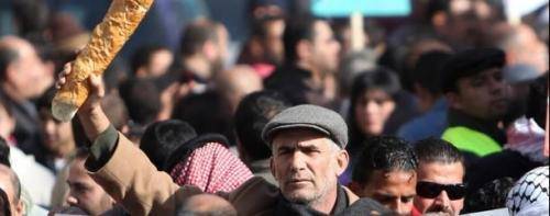 السلط تدعو الى مسيرة الاحد لإقالة حكومة الملقي