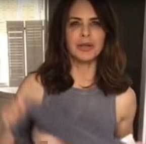 كشفت عن ثدييها لتشرح أمراً على “فيسبوك”!