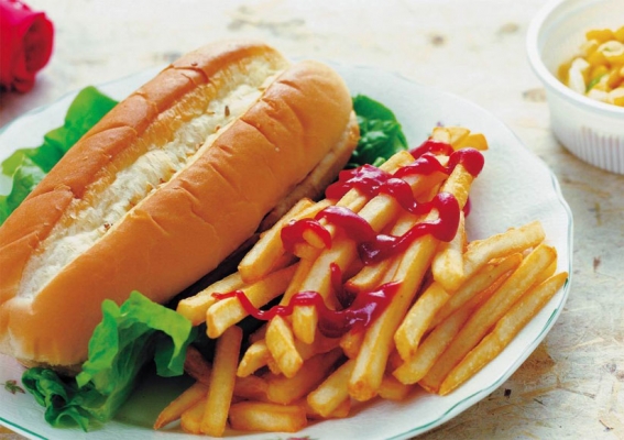 46 ألف دولار تعويض لموظفة بسبب ساندويش