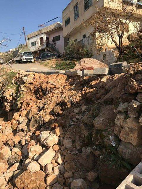 إنهيار شارع في عجلون !(صور)